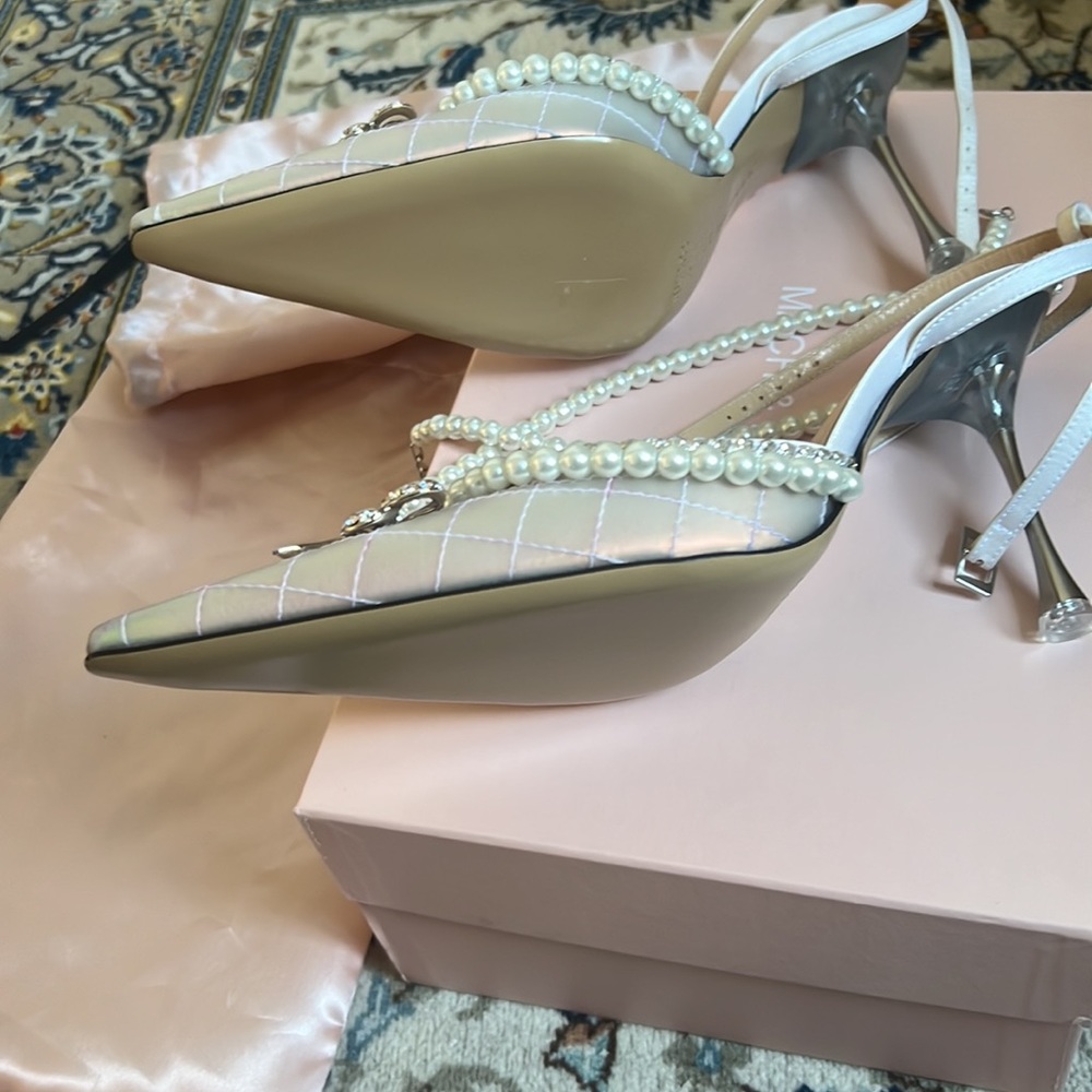 ❌SOLD❌MACH & MACH
Bow of Elizabeth Iridescent Satin Pumps - Picture 3 of 5